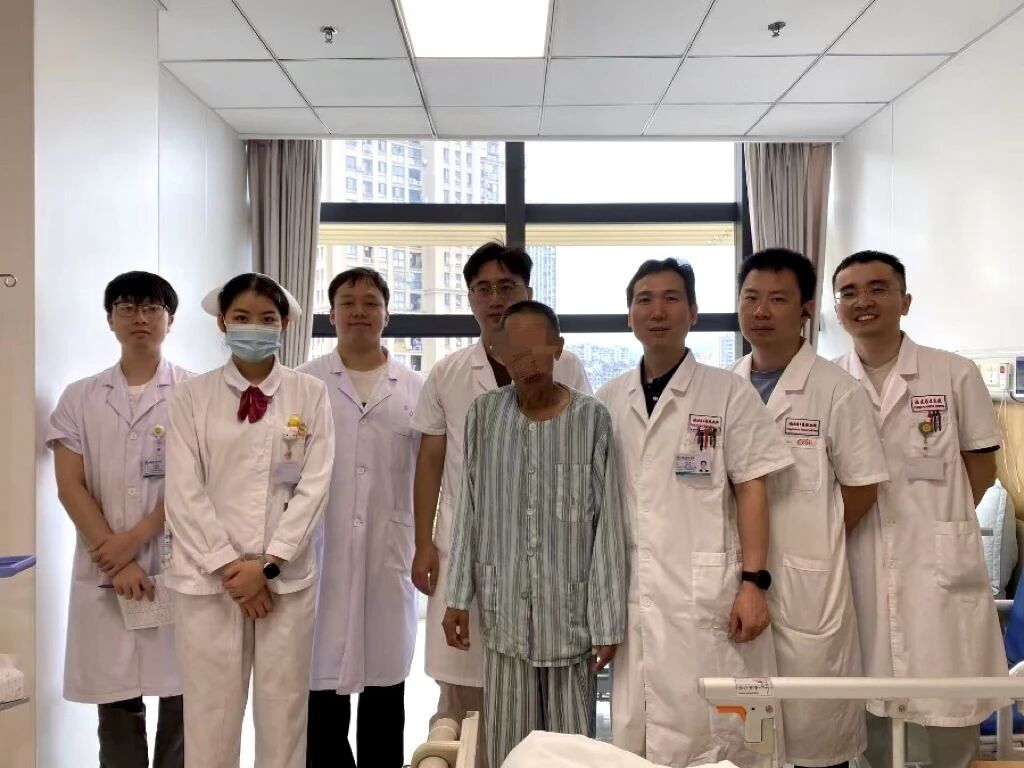 【胸部医学中心】肺功能仅正常值20%？“无管化”胸腔镜手术技术助高龄患者重获新生